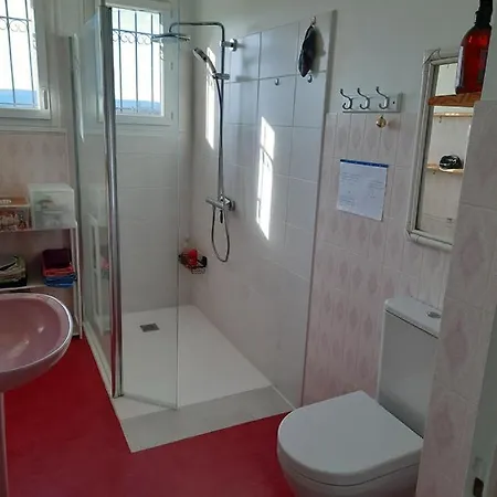 Les Coteaux De Planeze, Ideal Deplacement Pro, Individuelles Lit 160 Television בית אירוח Saint-Laurent-les-Tours