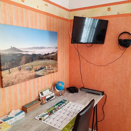 Homestay Les Coteaux De Planeze, Ideal Deplacement Pro, Individuelles Lit 160 Television