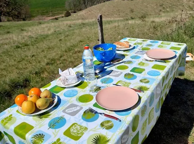 Les Coteaux De Planeze, Ideal Deplacement Pro 홈스테이 Saint-Laurent-les-Tours