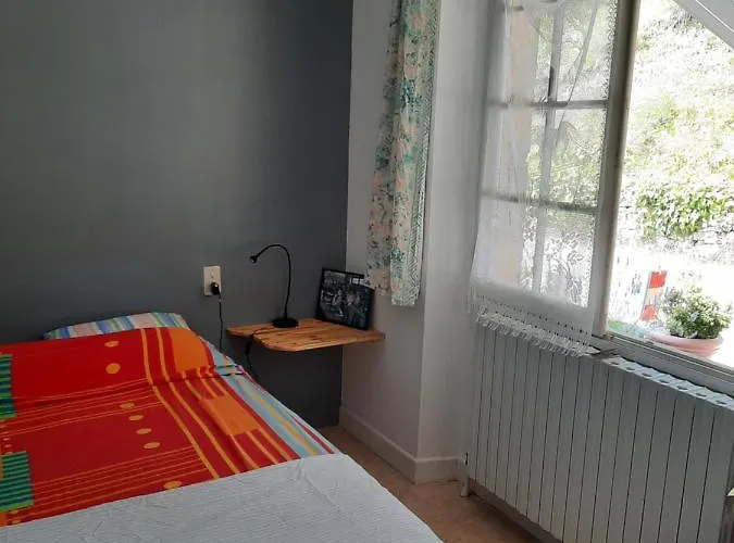 Les Coteaux De Planeze, Ideal Deplacement Pro 홈스테이 Saint-Laurent-les-Tours